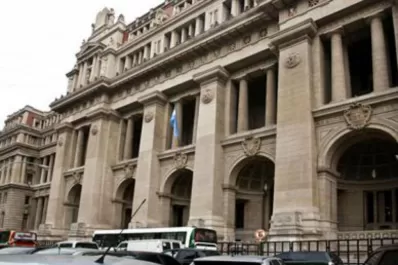 La Justicia postergó la medida cautelar solicitada por el Grupo Clarín