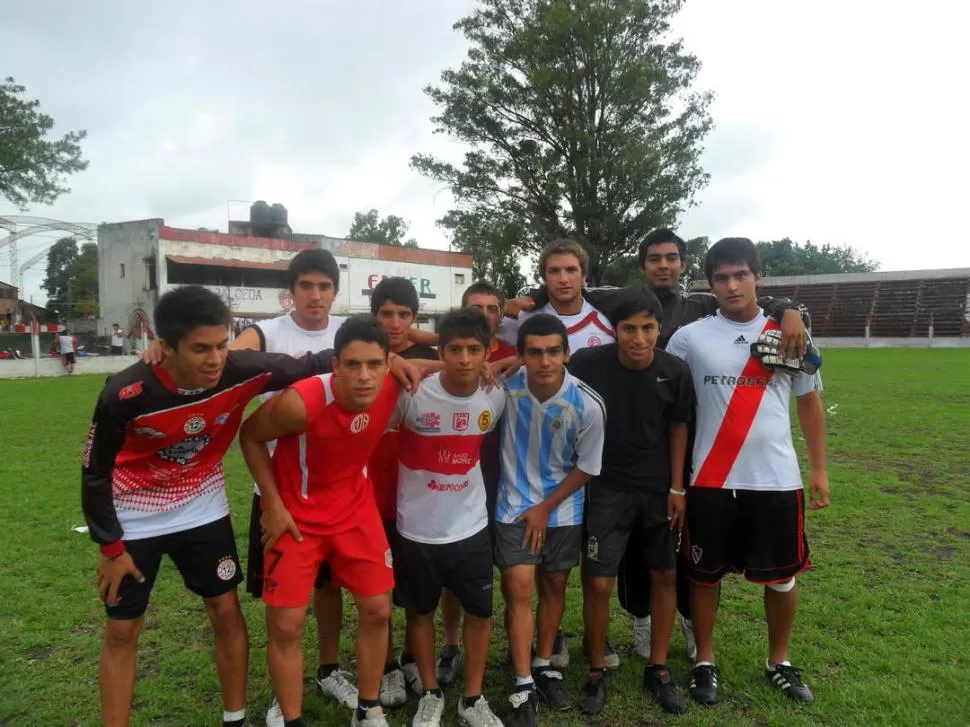 CON TODA LA ILUSIÓN A CUESTAS. Los 11 chicos que fueron promovidos por el técnico Daniel Décima están dispuestos a quedar en la historia de Newbery. 