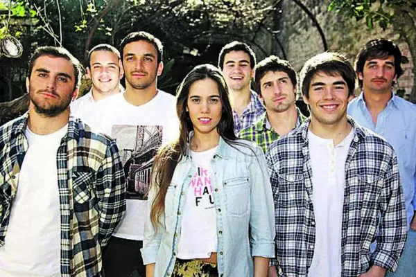 Chicles, fiambres y fernet para recibir a Agapornis