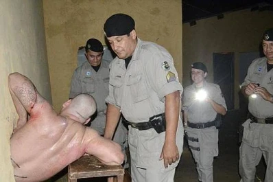 Un preso quedó atrapado en su propio agujero