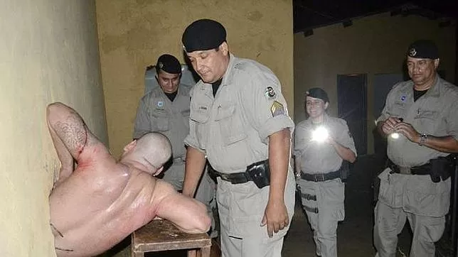 QUEDO A CENTIMETROS DE SU LIBERTAD. No han dado a conocer la identidad del preso, pero sí han difundido la imagen del intento de fuga. FOTO TOMADA DE O POPULAR