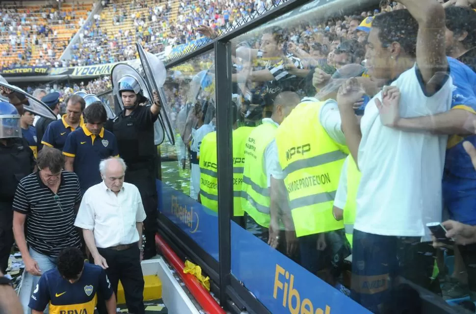 CAMBIO DE TECNICO. Los hinchas de Boca quieren que se vaya Falcioni y que vuelva Bianchi. DYN