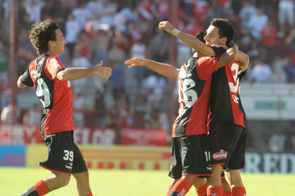 DESPEDIDA TRIUNFAL. Newell's le ganó 3 a 1 a Argentinos Juniors y se despidió con un triunfo del Torneo Inicial que lo tuvo como gran protagonista. TELAM