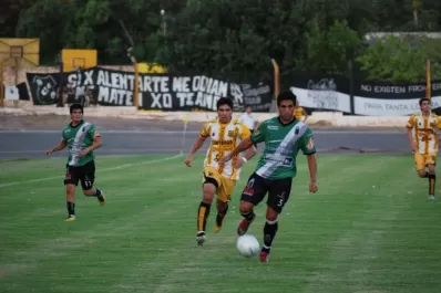 El cuervo frenó su vuelo en Santiago