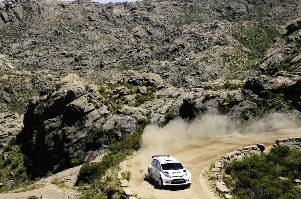 A TODA MARCHA. Gero Padilla acelera su Ford Fiesta. 