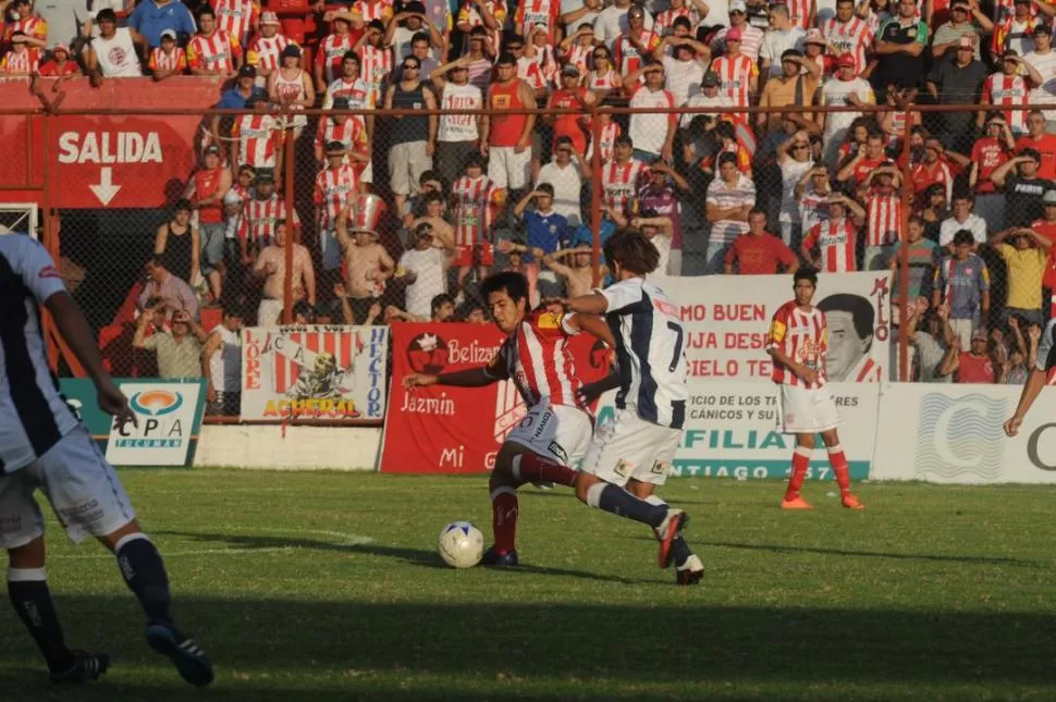 TUVO BANCA. Vega no jugó bien, pero Ramacciotti bancó al pibe y lo defendió de los insultos que le llovieron cuando fue reemplazado. Vega jugó por la Copa Argentina y estaba cansado, dijo Rama. 