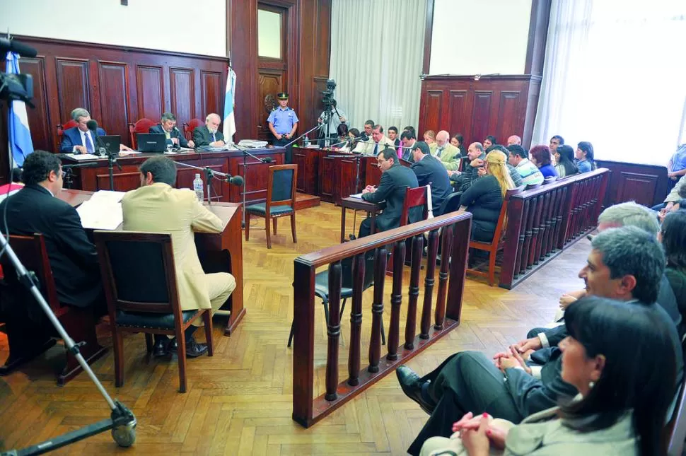 A SALA LLENA. Como en las primeras audiencias, se espera que el lugar donde se desarrolló el debate oral vuelva a estar colmado con los allegados a Trimarco, a los acusados, representantes de organismos y por los medios de prensa. LA GACETA / FOTOS DE JORGE OLMOS SGROSSO (ARCHIVO)