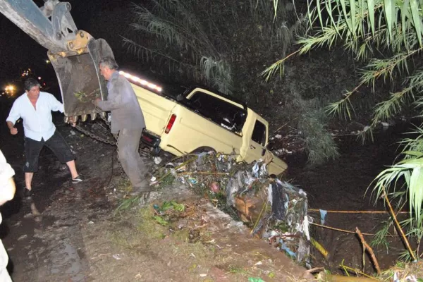 Lo encandilaron, dio un volantazo y cayó a una zanja en Tafí Viejo