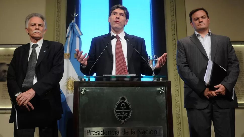 ANUNCIO. El jefe de Ministros comunicó la firma del dectro esta tarde. TELAM