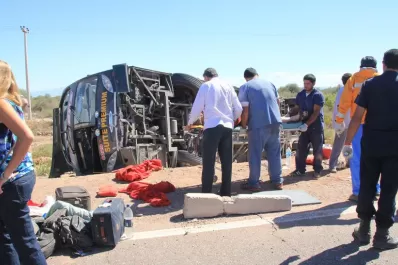 Volcó un ómnibus que había salido de Tucumán
