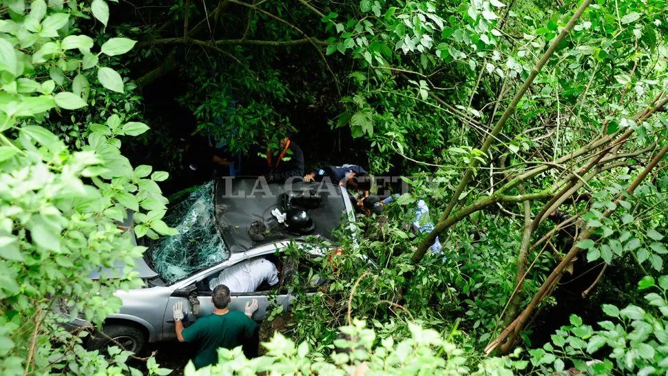 SERIOS DAÑOS. Por el momento se desconocen los motivos por los que se produjo el accidente. LA GACETA / FOTO DE ANALIA JARAMILLO
