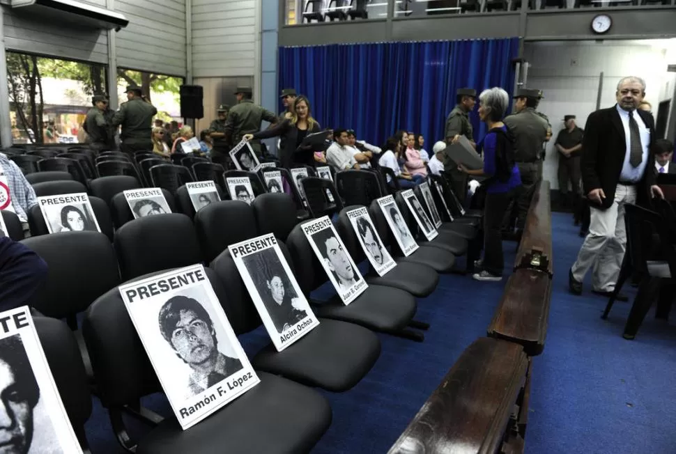 EXPECTATIVAS. El público llegó temprano y colmó la sala para escuchar a un testigo clave para el proceso.  LA GACETA / FOTO DE JORGE OLMOS SGROSSO 