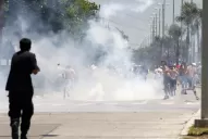 Día de saqueos, muerte y choques con la Policía