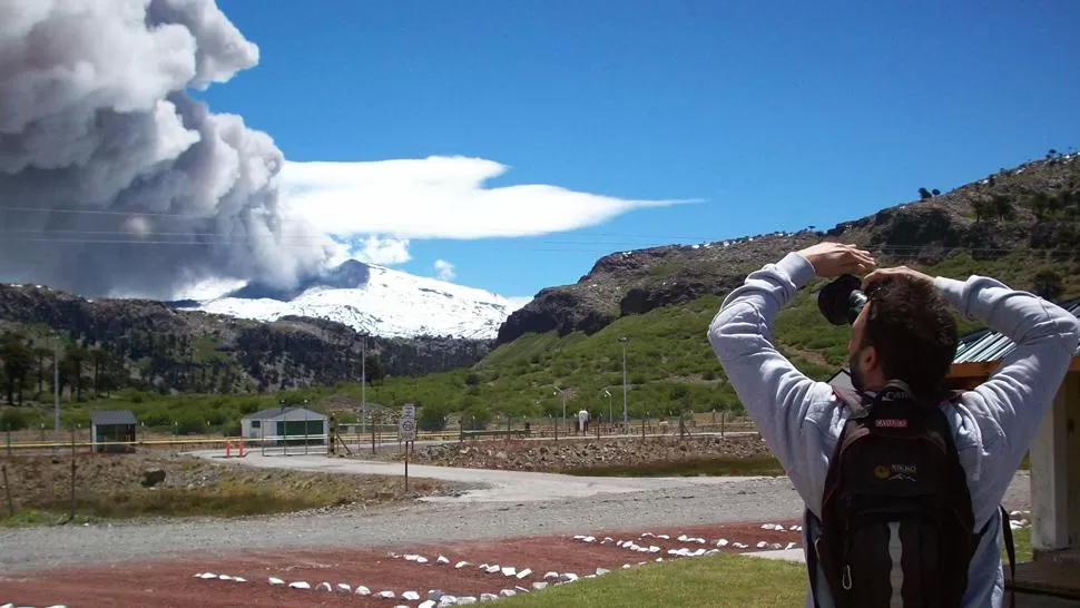 MANTO GRIS. Las cenizas se desplazan sobre el espacio aéreo argentino. DYN