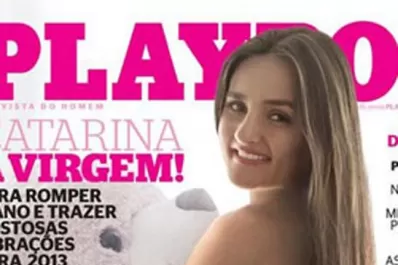 De subastar su virginidad, a tapa de Playboy