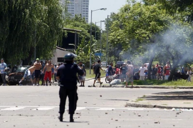 Se elevan a cuatro los muertos por los saqueos