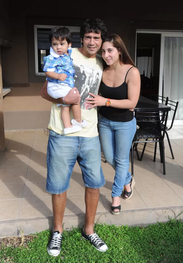 FAMILIA FELIZ. Juan Cruz e Itatí son los grandes amores de Juan Pablo. 