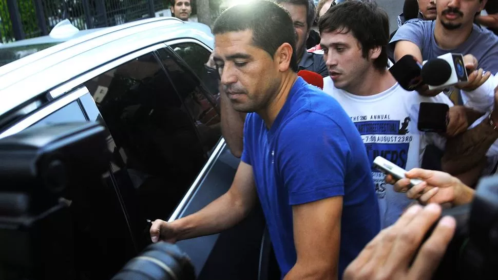 ESCUETO. Riquelme no reveló detalles de su encuentro con BIanchi y Angelici. DYN