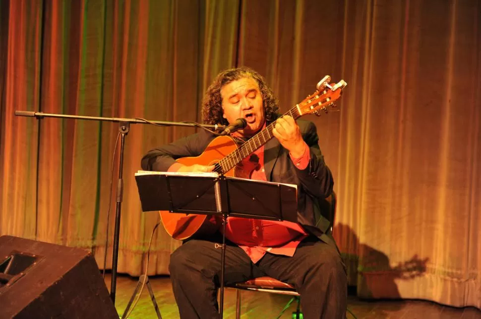 MAÑANA. Lucho Hoyos despide el año con una tocada.  