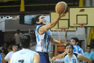 Atlético forzó un tercer partido en el Ascenso