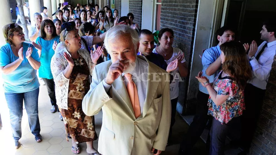 RECONOCIMIENTO. Familiares y amigos le demostraron al magistrado su afecto. LA GACETA / FOTO DE ANALIA JARAMILLO