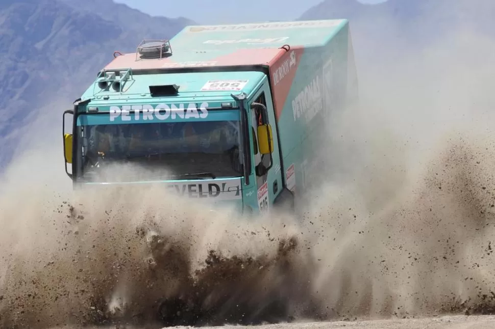 UN CAMPEÓN Y FAVORITO. El piloto holandés Gerard De Rooy logró una gran victoria este año a bordo de un Iveco.  