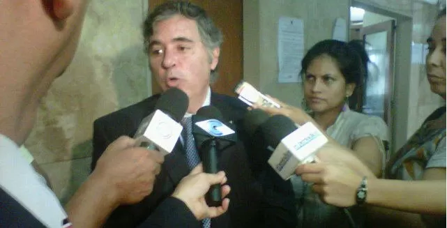 MEDIDA JUDICIAL. Ferrari, defensor de Manzur, habló con la prensa. LA GACETA / FOTO DE GABRIELA BAIGORRI