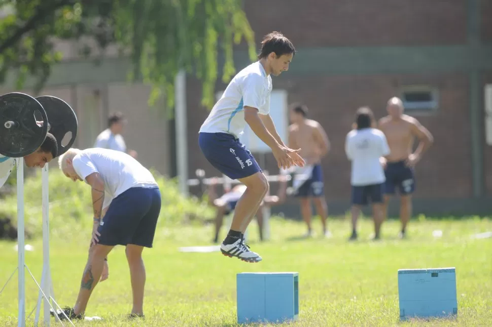 A DAR EL SALTO. Barrado quiere sortear el obstáculo del lunes: Gimnasia. LA GACETA / FOTO DE FRANCO VERA