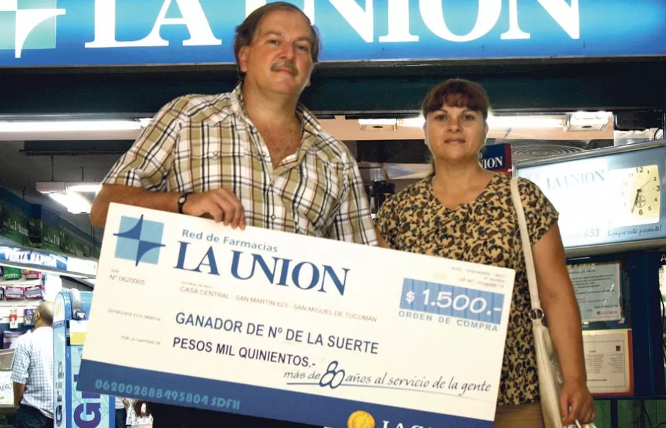 BOTIQUÍN LLENO. Rosa Cardozo compró remedios que le hacían falta. LA GACETA / FOTO DE EZEQUIEL LAZARTE