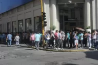 Un cóctel de calor, demoras de atención y cortes de luz enfureció a los docentes