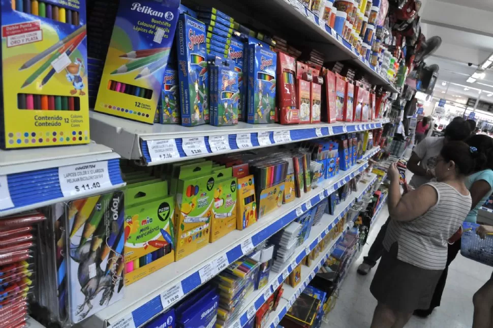 MÁS CAROS. Los artículos que no están en la lista oficial subieron un 20%. LA GACETA / FOTO DE JORGE OLMOS SGROSSO