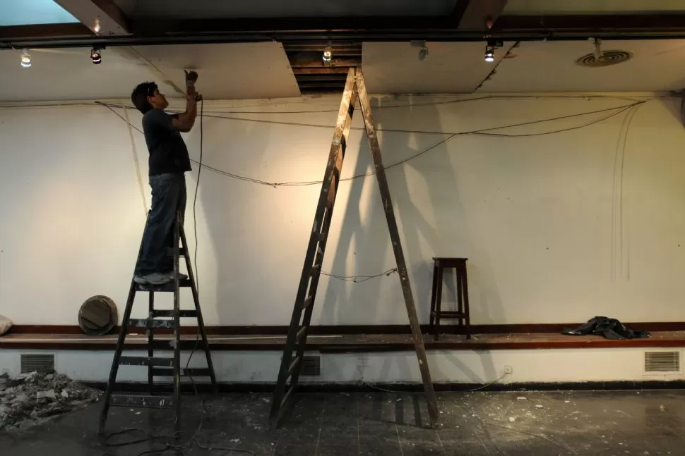 PUERTAS CERRADAS. Los visitantes no podrán ingresar al Centro Cultural hasta que concluyan con la reparación de los baños y de los techos. LA GACETA / FOTOS DE INES QUINTEROS ORIO