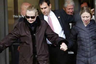 Hillary Clinton abandona el Hospital tras un tratamiento