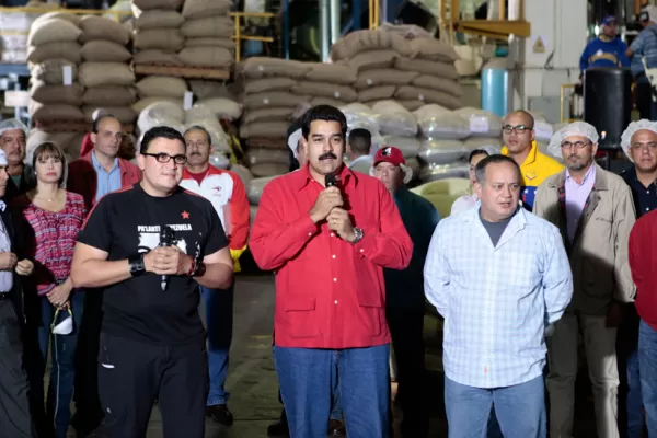 Guerra de mensajes cruzados sobre la salud de Chávez