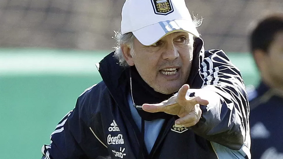 EN ACCION. El DT del seleccionado, Alejandro Sabella, ocupa el sexto lugar en el ranking de los 10 mejores entrenadores de 2012.