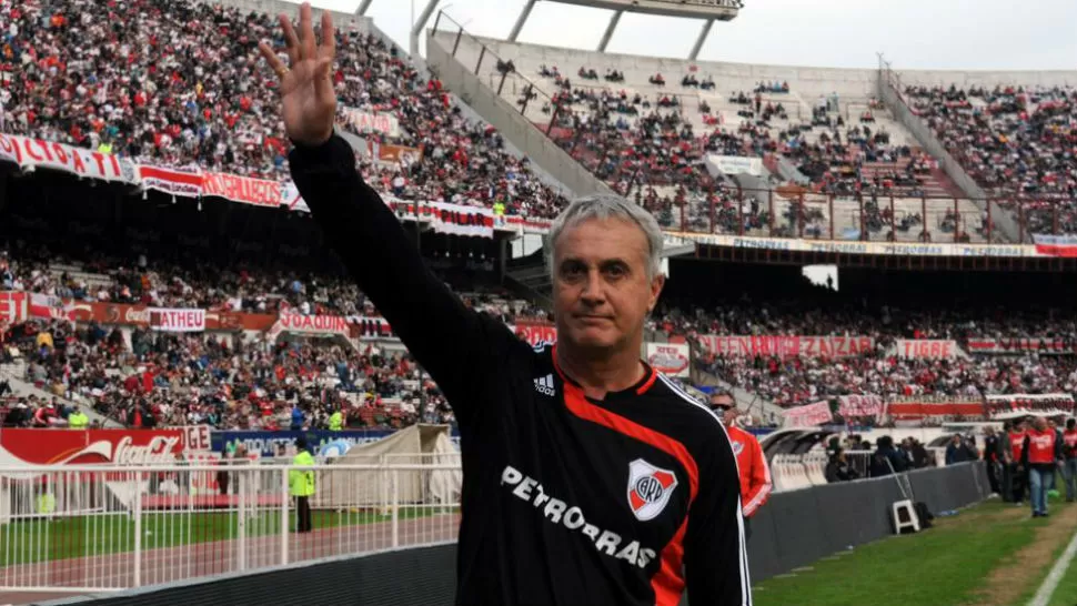 IDOLO. El Beto Alonso, que cumplirá 60 años, es uno de los máximos referentes de River.