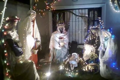 Un pesebre hecho con desechos