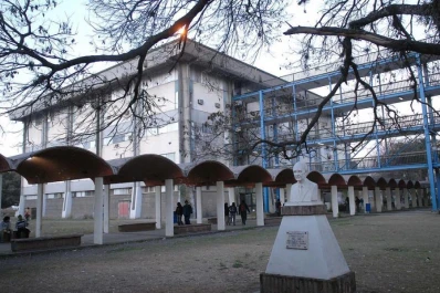 La UNT pide que se vete la ley que excluye a ingenieros locales