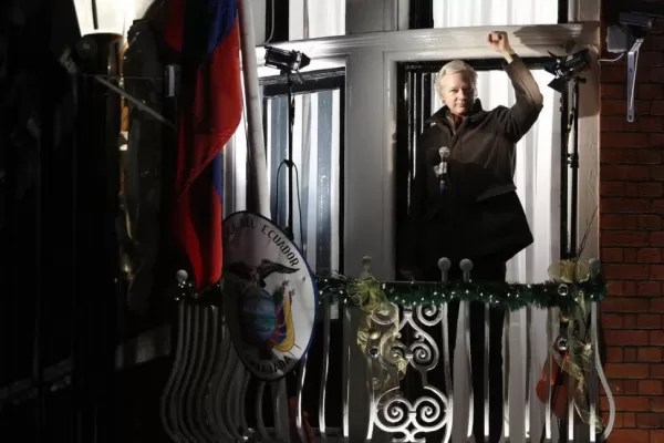 Asilo político para evitar un juicio penal por espionaje