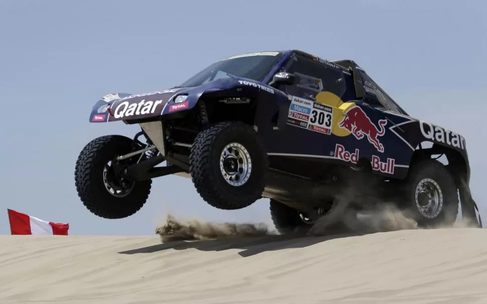 MATADOR EN SU SALSA. El Buggy armado en EE.UU. se mostró dócil al manejo del experimentado Carlos Sainz. El español terminó primero y mostró así un grandioso retorno a la magnífica carrera. 