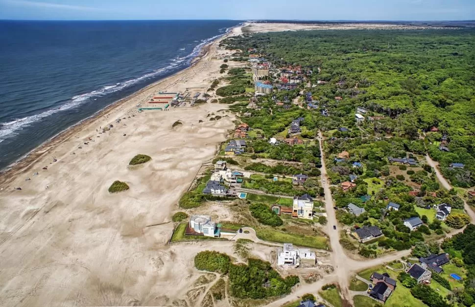 PREOCUPA LA INSEGURIDAD EN LA COSTA. En lo que va del año, ya se conocieron tres casos de robos a turistas en las playas argentinas. TELAM