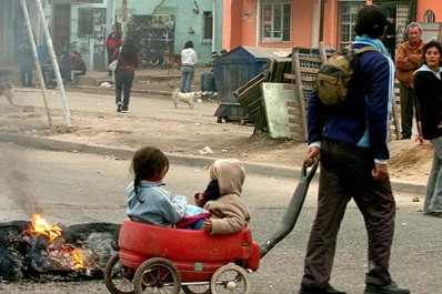 El 30% de la población urbana argentina vive con 35 pesos al día