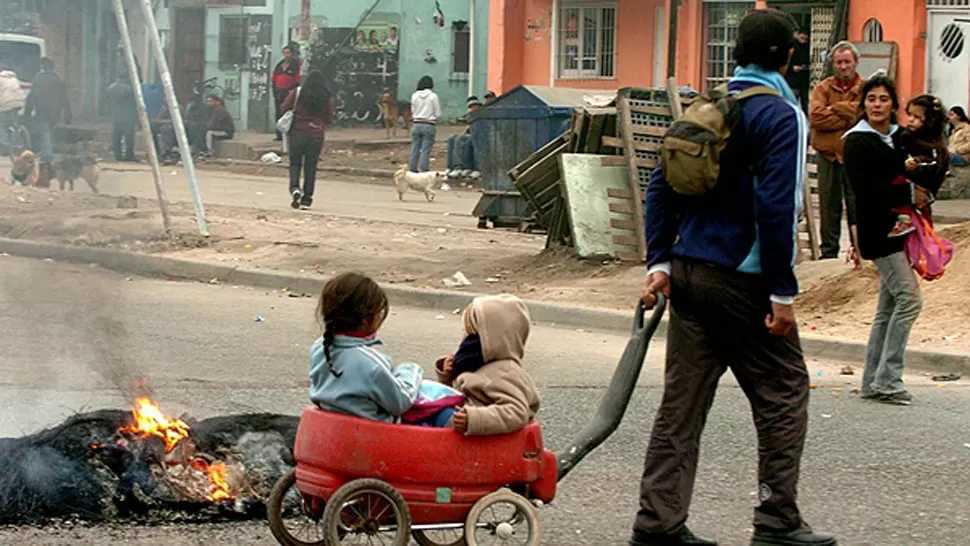 POBREZA. Las mediciones no oficiales consideran que, entre la población urbana, hay más de 7 millones de pobres. TELAM
