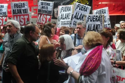 Piden la renuncia de Alak por el asado en la ex ESMA