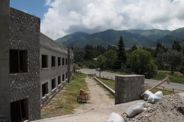 Alperovich reiteró su apoyo al polémico hotel de Tafí