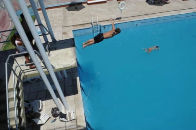 Si te quedás en la ciudad y no querés derretirte, zambullirte es la alternativa