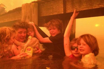 Dos abuelos salvaron a sus nietos de un incendio arrojándose a un río