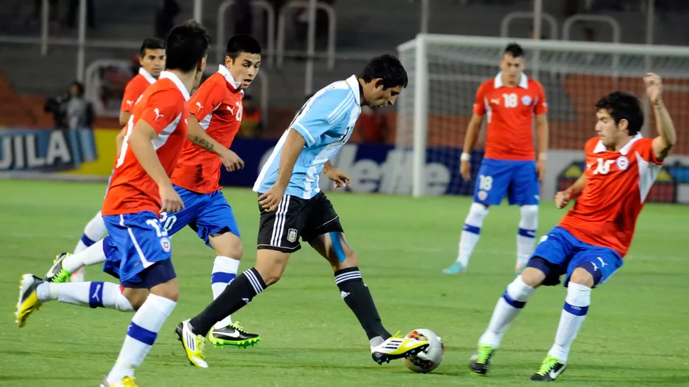 PARECÍA AL REVÉS. No se sintió la ventaja numérica de los argentinos en la cancha. TÉLAM.