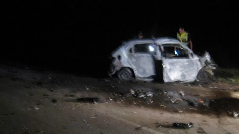 TRAGEDIA EN LA RUTA. La familia completa murió en el accidente. FOTO TOMADA DE LANACION.COM.AR