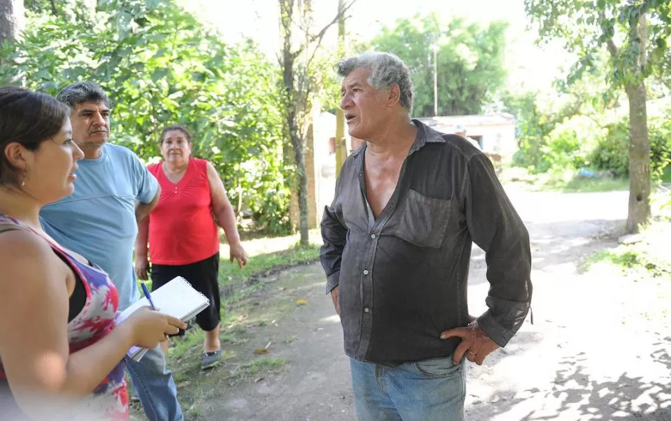 PERDIÓ TODO. Díaz quiso defender su casa, pero la devoraron las llamas.  